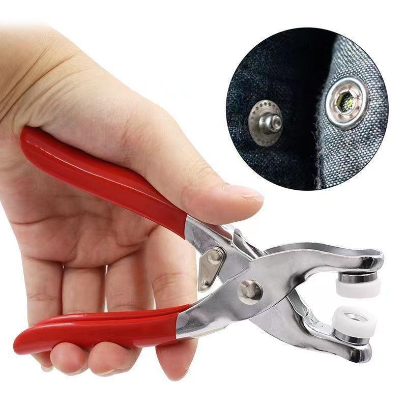 🧵 Sewing Kit with 100 Pcs Metal Buttons – Manual Pliers Tool Included